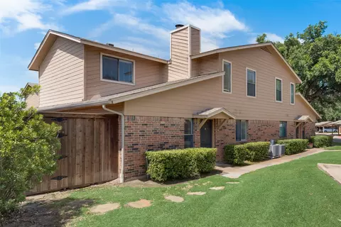 5630 Cedar Creek Dr, Benbrook, TX 76109