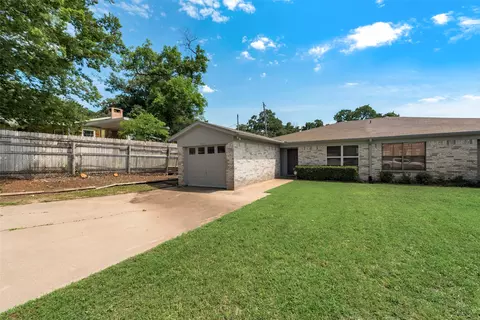 406 Inwood Rd, Azle, TX 76020