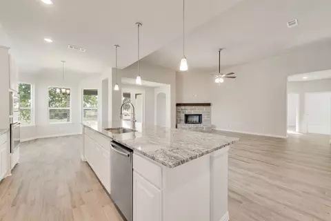 1128 Trinity Dr, Springtown, TX 76082 photo 10
