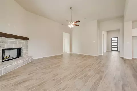 1128 Trinity Dr, Springtown, TX 76082 photo 7