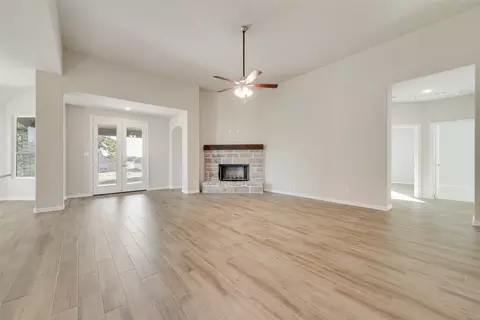 1128 Trinity Dr, Springtown, TX 76082 photo 6