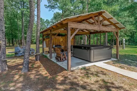 Exterior - 1592 Barnes Rd, Converse, LA 71419 photo 1 of 6