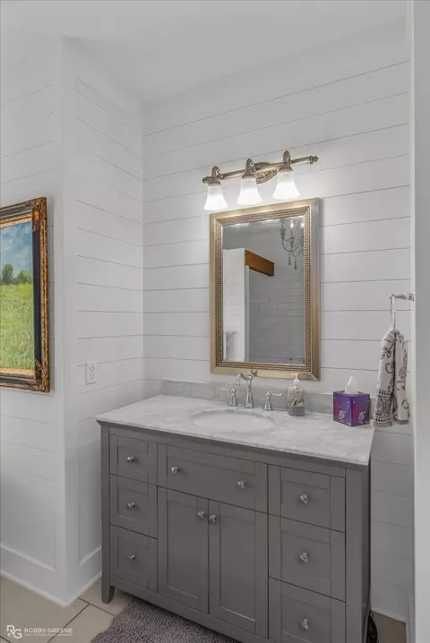 Bath - 1592 Barnes Rd, Converse, LA 71419 photo 4 of 7
