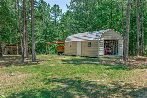 Exterior - 1592 Barnes Rd, Converse, LA 71419 photo 2 of 6