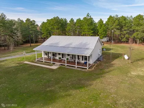 Exterior - 1592 Barnes Rd, Converse, LA 71419 photo 4 of 6
