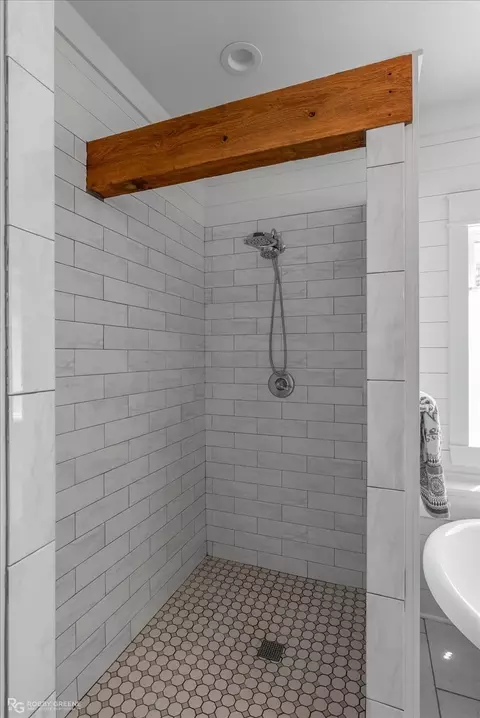 Bath - 1592 Barnes Rd, Converse, LA 71419 photo 3 of 7