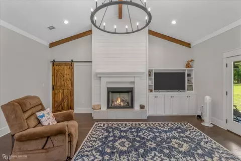 Living - 1592 Barnes Rd, Converse, LA 71419 photo 1 of 1