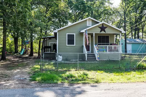 222 Meadow Lake Dr, Gun Barrel City, TX 75156