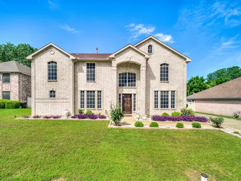 1260 Estate Ln, Desoto, TX 75115