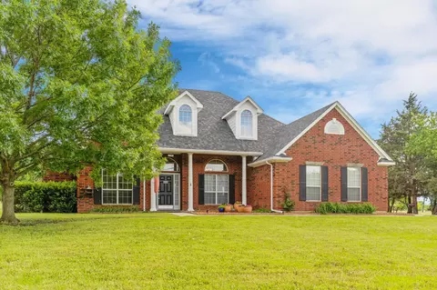 228 Parker Rd, Van Alstyne, TX 75495