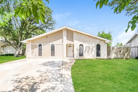 506 Country Ln, Grand Prairie, TX 75052