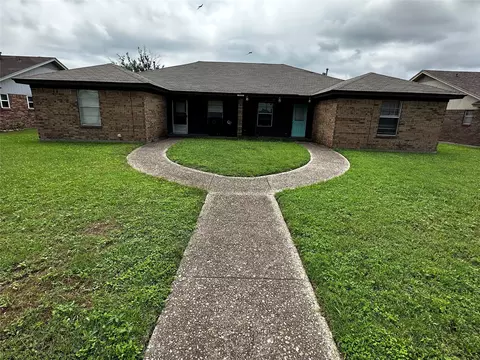 1112 N Nolan River Rd, Cleburne, TX 76033