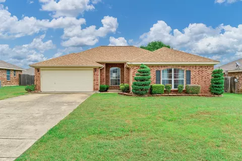 604 Whitefish Dr, Cleburne, TX 76033