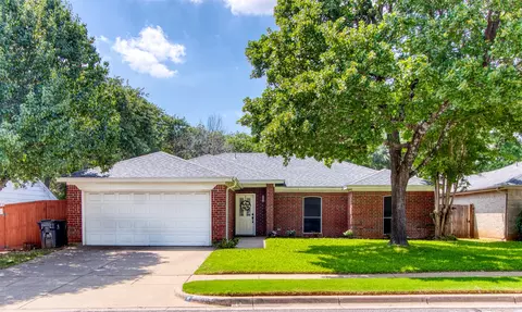 6209 Vista Wood Dr, Arlington, TX 76017