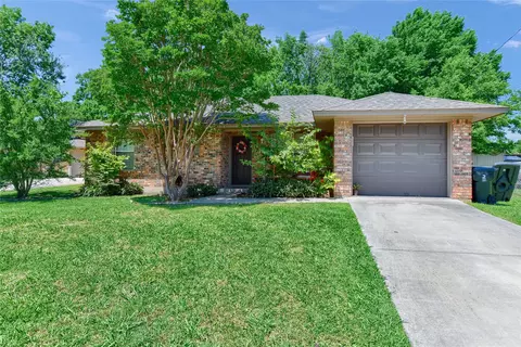 416 S Prairie St, Pilot Point, TX 76258