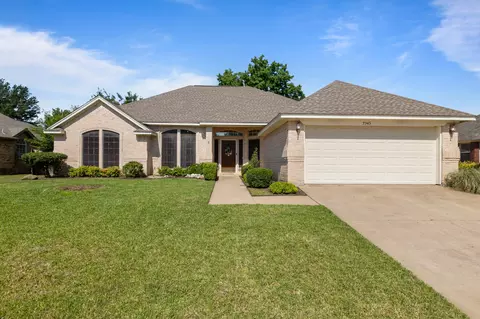 7345 Hidden Oaks Dr, North Richland Hills, TX 76182