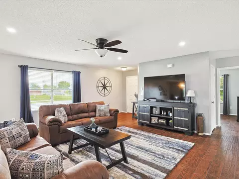 211 Cheyenne Dr, Waxahachie, TX 75165