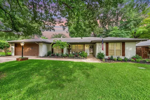 1128 Livingston Dr, Hurst, TX 76053