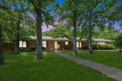 533 Melbourne Rd, Hurst, TX 76053