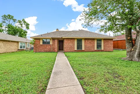 2205 Rockbluff Dr, Rowlett, TX 75088