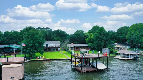300 Enchanted Dr, Enchanted Oaks, TX 75156