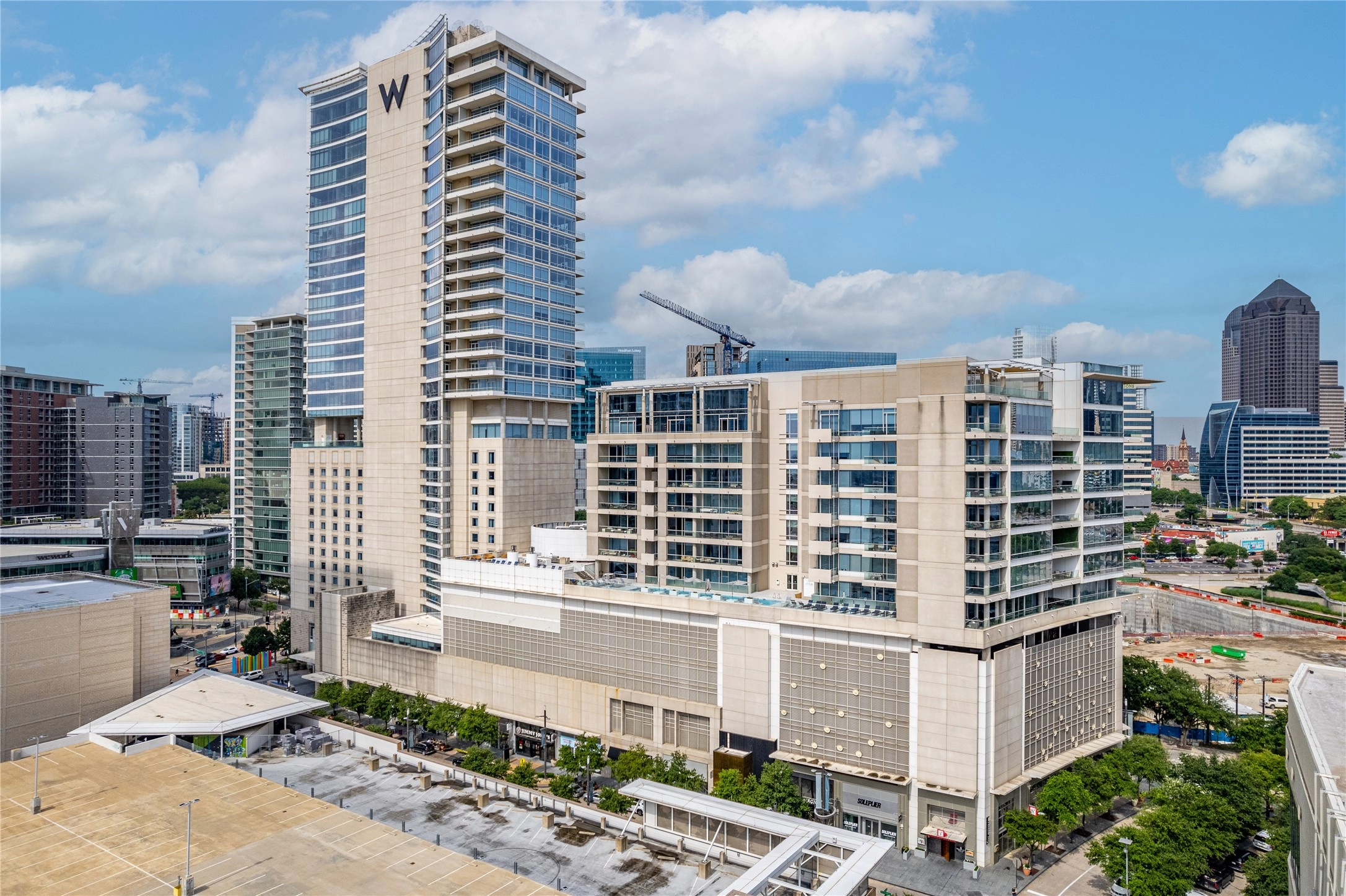 2408 Victory Park Ln Unit 834  