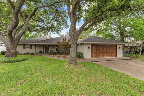 124 San Felipe Dr, Mabank, TX 75156