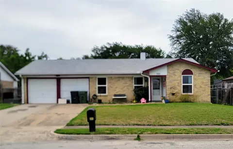 725 Thomas Chapel Dr, Arlington, TX 76014