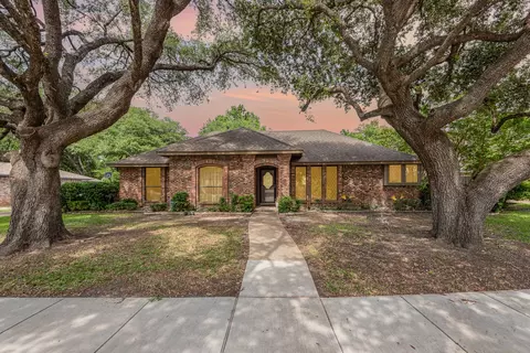 5645 Cornerstone Dr, Garland, TX 75043