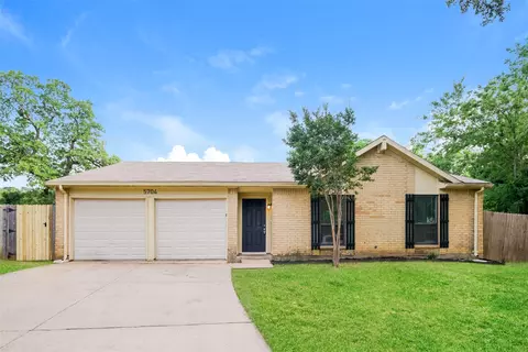 5704 Lordsburg Trl, Arlington, TX 76017