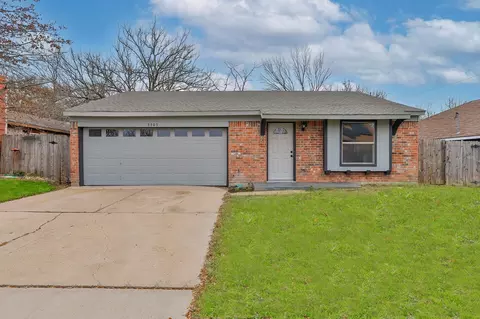 5305 Carpenter Dr, Arlington, TX 76017