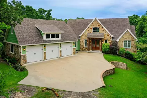 1021 Coral Cv, Oak Point, TX 75068