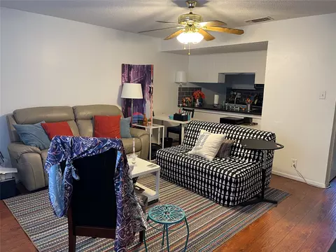 716 W Mulberry St #18, Denton, TX 76201