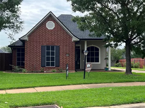 1100 E Belle Haven Dr, Bossier City, LA 71111