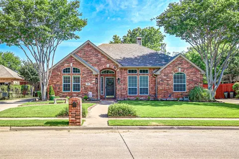 8813 Trails Edge Dr, North Richland Hills, TX 76182