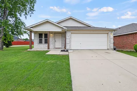5201 Mirror Lake Dr, Haltom City, TX 76117