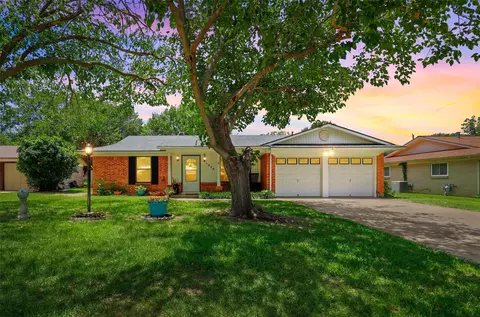 1210 Cozby St E, Benbrook, TX 76126