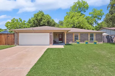 5215 Marshfield Ct, Arlington, TX 76016