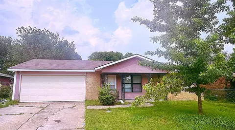 314 SW 16th St, Grand Prairie, TX 75051