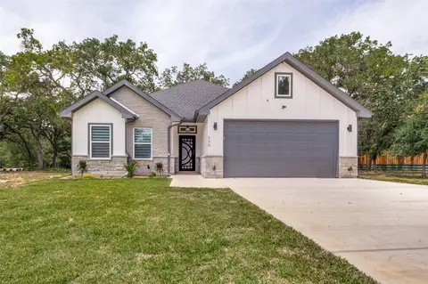 230 Rhoades St, Azle, TX 76020