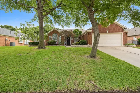 7320 Cross Keys Dr, North Richland Hills, TX 76182