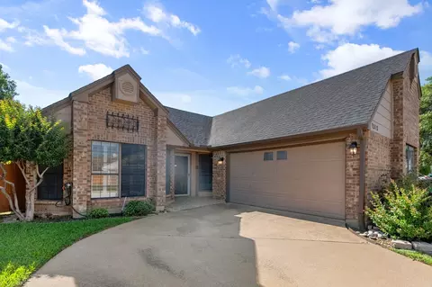 1513 Autumn Chase Sq, Bedford, TX 76022