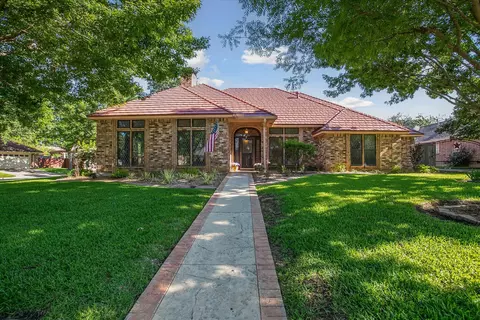 2000 Thames Dr, Arlington, TX 76017
