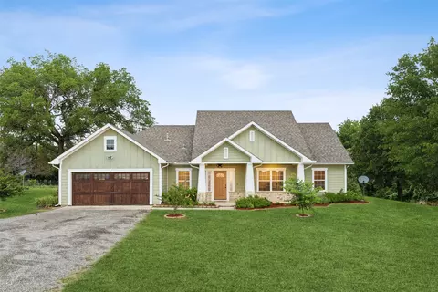 4821 Knob Hill Rd, Azle, TX 76020