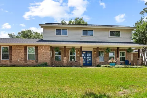 804 Country Club Dr, Joshua, TX 76058
