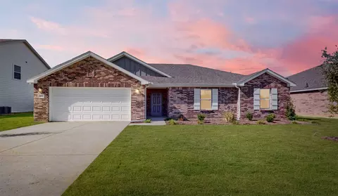 114 Cooper Dr, Cleburne, TX 76031