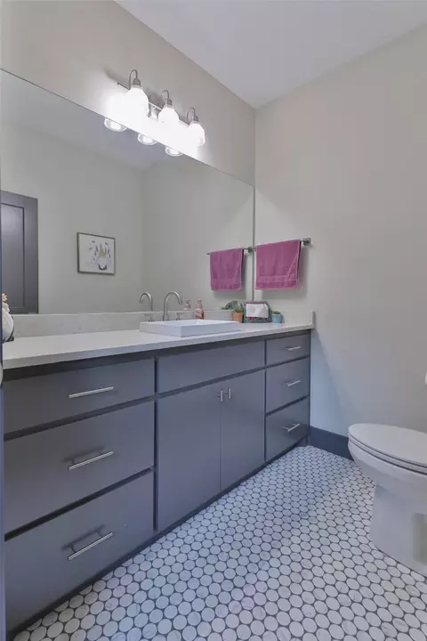 Bath - 531 Apache Ln, Abilene, TX 79601 photo 1 of 8