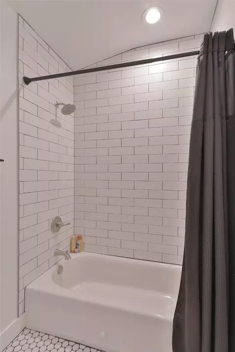 Bath - 531 Apache Ln, Abilene, TX 79601 photo 8 of 8