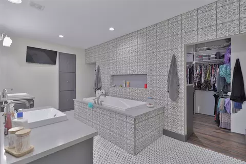 Bath - 531 Apache Ln, Abilene, TX 79601 photo 5 of 8