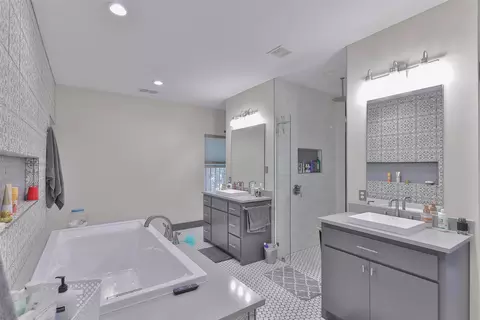 Bath - 531 Apache Ln, Abilene, TX 79601 photo 3 of 8